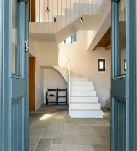 ヴィラ With Pool, Garden And View ナウサ