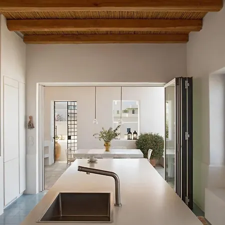 Villa With Pool, Garden And View *