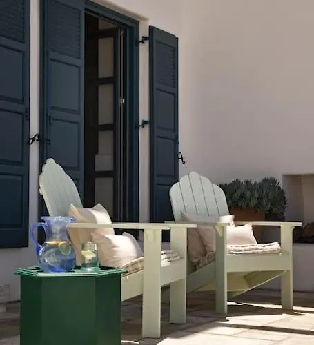 With Pool, Garden And View فيلة ناوسا