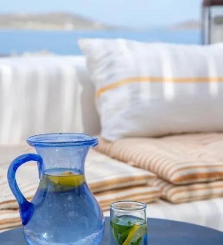 With Pool, Garden And View فيلة ناوسا