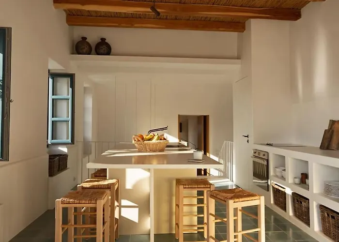 فيلة With Pool, Garden And View ناوسا