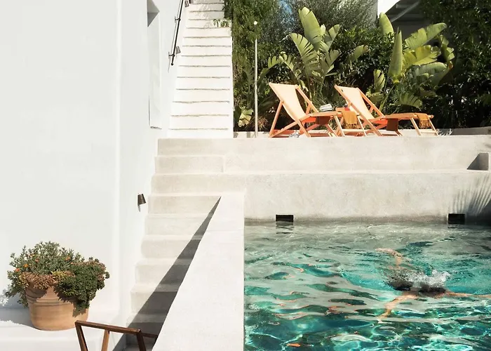 With Pool, Garden And View فيلة ناوسا